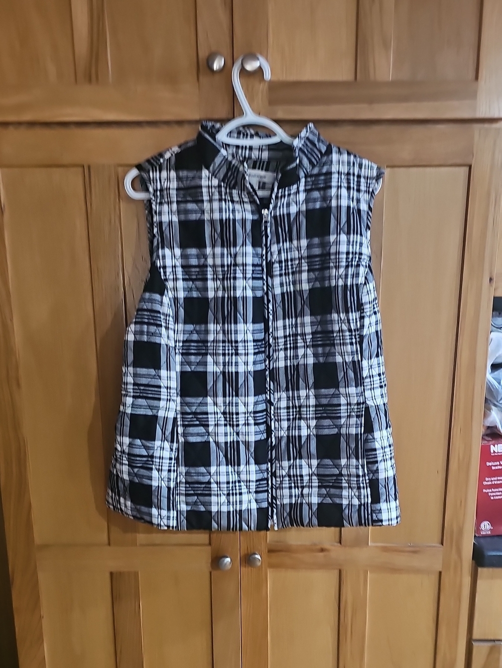croft & barrow Black and White Plaid Sleeveless Vest